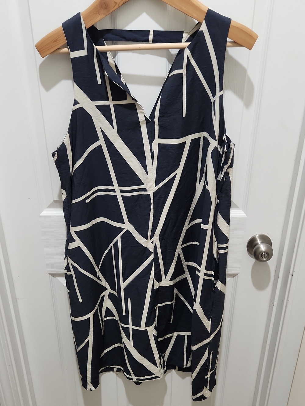 Banana Republic Navy and Cream Geometric Sleeveless Blouse